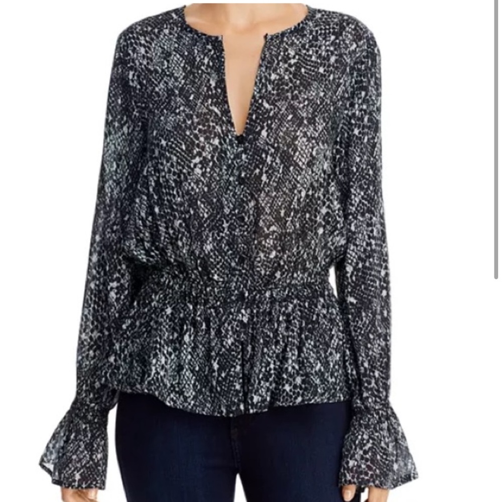 Bella Dahl long sleeve snake skin top size Large